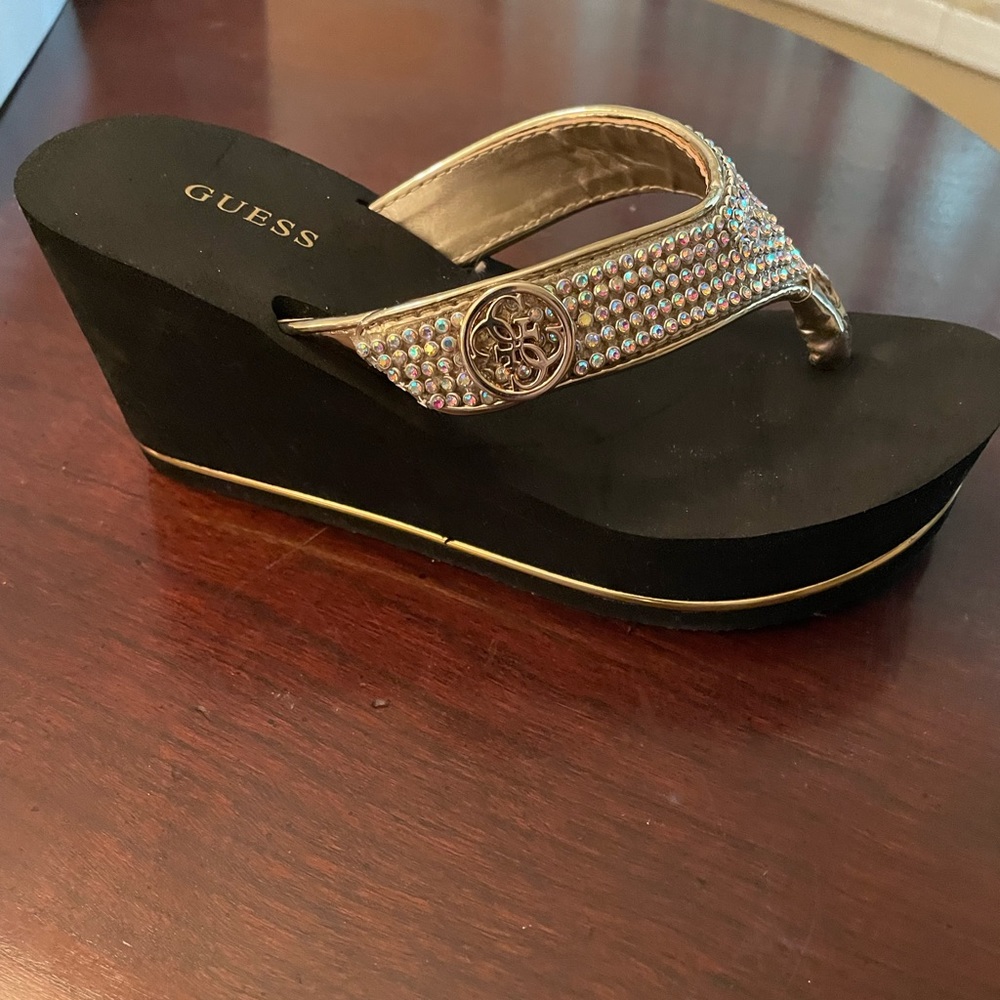 GUESS SarralY4 Gold Multitexture Wedge Sandal Size 5M